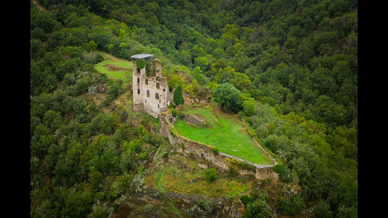 Le Cantal vu du ciel – Le Château d’Aurouze